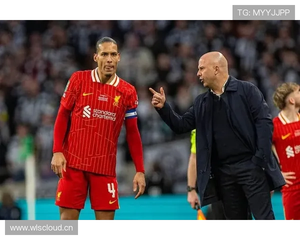 范戴克:克洛普高位防线体系中的核心角色解析 范戴克:克洛普高位防线体系中的核心角色解析