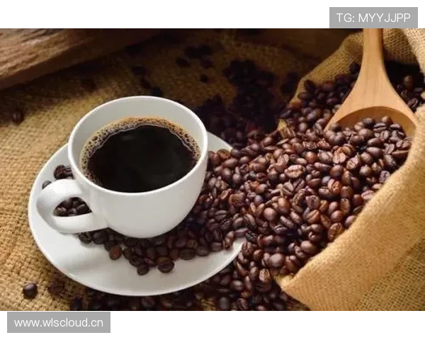 李小鹏喝咖啡都得用限量款杯子，这生活细节让人忍不住笑场